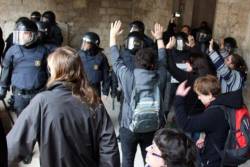 La càrrega policial del 16-12-2011 a la universitat va acabar amb 15 ferits i 3 detinguts
