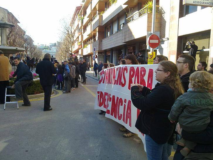 Concentració contra la visita de De Gispert a Banyoles 