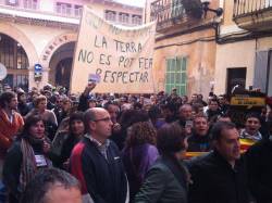 Gairabé tres-centes presones escridassen a l'executiu balear a Felanitx 