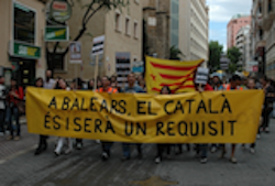 Rebel·lió contra l'eliminació del català com a requisit 