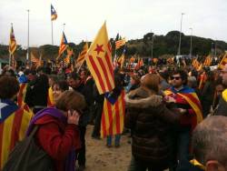 Més d'un miler de vehicles participen en la caravana per la independència al Maresme