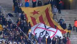 Pancarta de Maulets al partit Catalunya-Tunísia