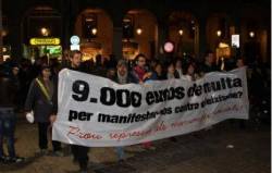 Capçalera de la manifestació de suport als dos activistes sancionats