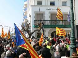 Més de 400 persones diuen no a la imposició de símbols a Sant Pol de Mar