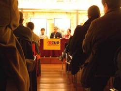 La CUP omple per explicar experi&egrave;ncies de pressupostos participatius a Vic