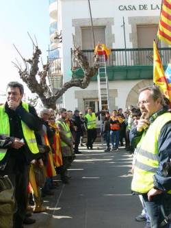 Més de 400 persones diuen no a la imposició de símbols a Sant Pol de Mar