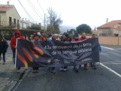 La 43 Flama de la Llengua arriba a Montserrat després recórrer el País Valencià