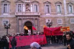 Manifestació a la plaça Sant Jaume de Barcelona SEPC solidaritat estudiants de València