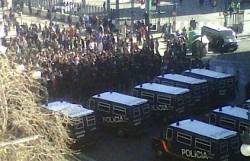 25 furgonetes d'antiavalots han reprimit la protesta estudiantil amb extrema violència