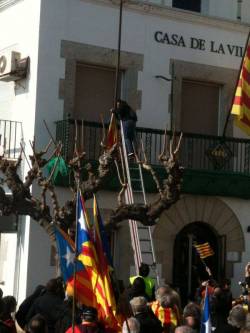 Més de 400 persones diuen no a la imposició de símbols a Sant Pol de Mar