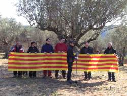 La 43 Flama de la Llengua arriba a Montserrat després recórrer el País Valencià