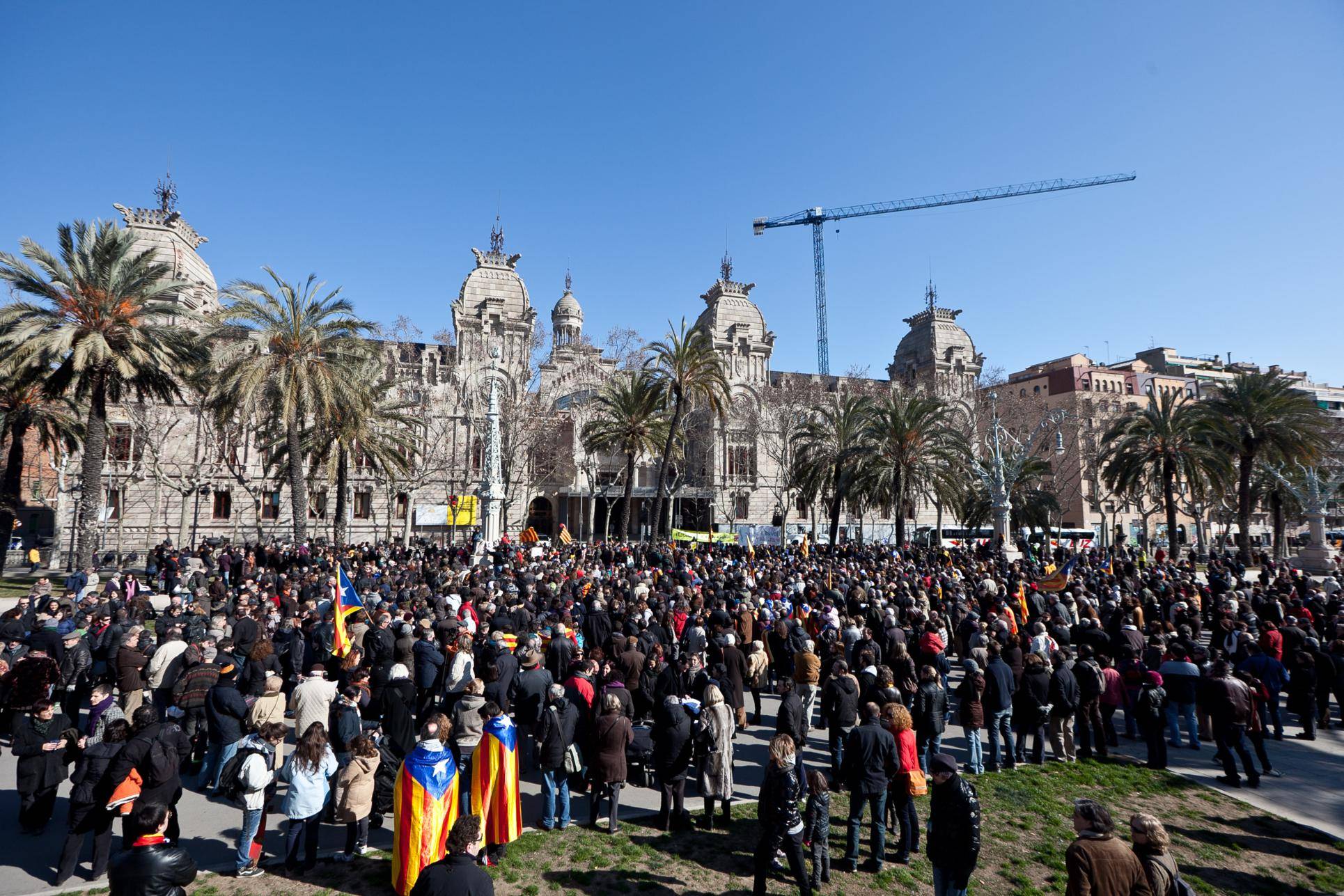 Més de 2.000 persones s'han concentrat davant del TSJC