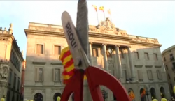 La comunitat educativa es concentra a Barcelona contra les retallades