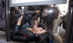 Estudiants valencians reprimits violentament.