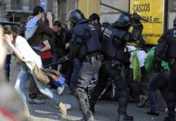 &#65279;&#65279;&#65279;Marees humanes han inundat els carrers en defensa de l'ensenyament públic, tot i que no ha mancat la repressió