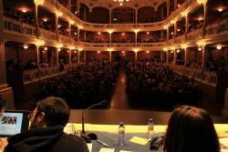 Mig miler de persones es van aplegar al Teatre Bartrina de Reus