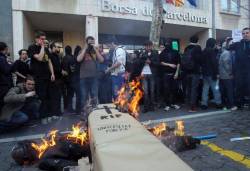 &#65279;&#65279;&#65279;Marees humanes han inundat els carrers en defensa de l'ensenyament públic, tot i que no ha mancat la repressió