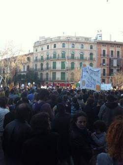 Riuades de gent inunden els carrers del centre de Palma