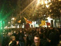 Milers de persones han denunciat els atacs al català pels carrers de Gràcia