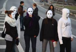 Els estudiants han tallat l'AP-7 en hora punta