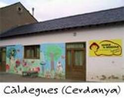 Càldegues és un poble del municipi de la Guingueta d'Ix, a l'Alta Cerdanya
