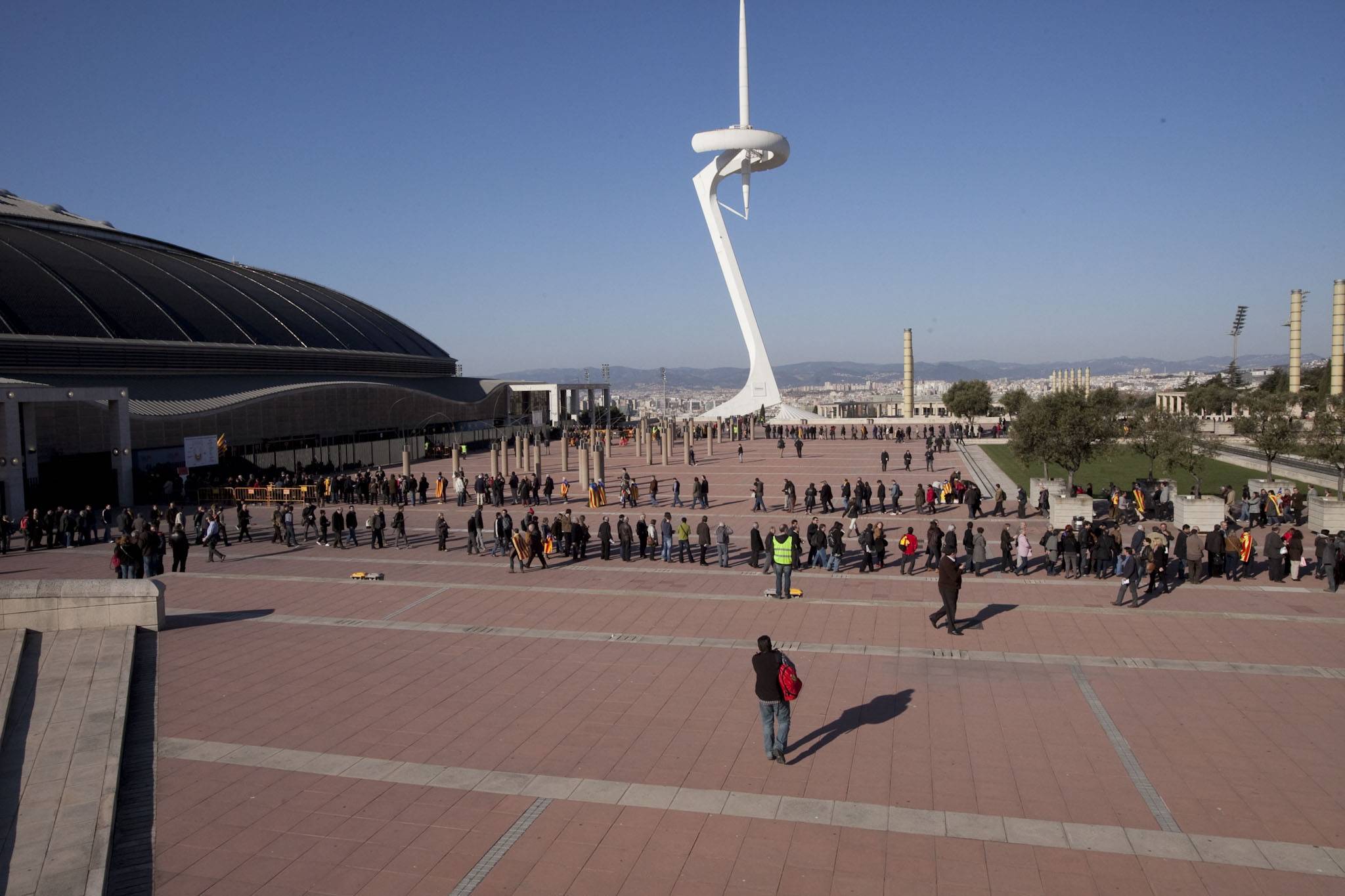 L'acte ha començat amb retard per les llargues cues que s'han format als afores del Palau Sant Jordi