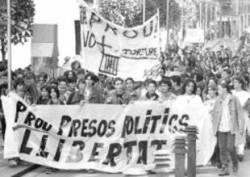 Manifestació en suport dels independentistes detinguts el juliol del 1992 i encausats , a Girona. Foto: MANEL LLADÓ.