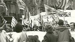 Alguns dels portadors de la pancarta, detinguts per la policia el 14 de març de 1982