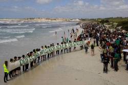 Cadena humana que va unir fins a 10.000 persones