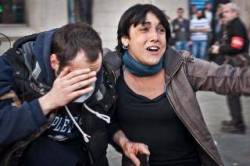 Angelo Cilia i la seva parella en el moment de ser atacat amb una bala de goma