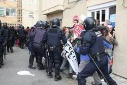 Ginc persones ferides en un desnonament a Salt