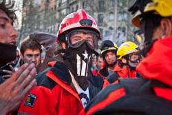 Un bomber a la manifestació de dijous a Barcelona