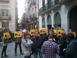 Els regidors de la CUP atenent els periodistes abans del ple