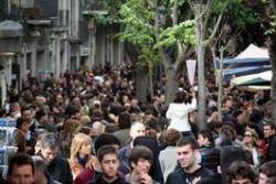 La rambla de Girona el dia de Sant Jordi