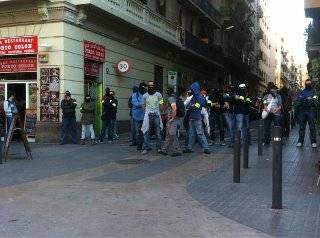 Inèdit desplegament policial al centre de Barcelona