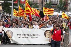 Unes 2.000 persones es van manifestar a Vic per la cohesió social