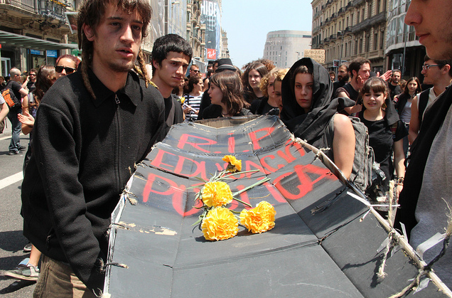 Marxa fúnebre per l'educació pública