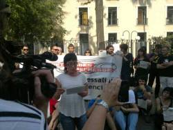 Roda de premsa d'avui davant l'IES Lluís Vives de València