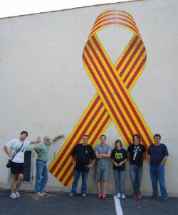 Esporles pinta un mural dins la campanya Enllaçats per la llengua