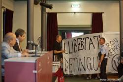 Moment de la protesta enmig de l'acte de Jordi Pujol