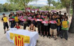 Una cinquantena d'independentistes de tot el país han participat a la roda de premsa antirepressiva