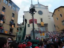 La Plaça Sant Pere, on se celebra la Patum, plena d'estelada