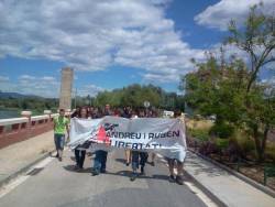 Una manifestació espontània ha succeït la roda de premsa del migdia a Tortosa