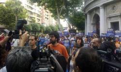 Els 4 de Palma envoltats per un centenar de solidaris i per mitjans de comunicació
