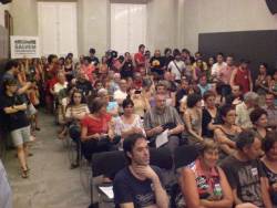 L'aspecte de la sala de plens de l'Ajuntament de Banyoles, dilluns a la nit