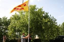 Dani Cornellà hissant l'estelada