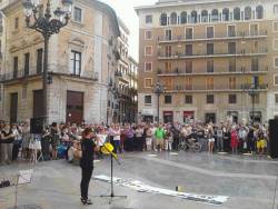 Inici de l'acte a la plaça de la Verge