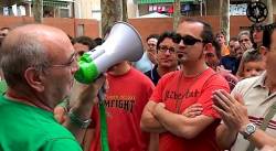 Veïns de Cerdanyola ofereixen el seu suport per evitar el desnonament.