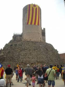 Ocupació del castell de Montsoriu amb un ambient lúdic i reivindicatiu