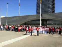 Mig miler de treballadors concentrats a Burjassot